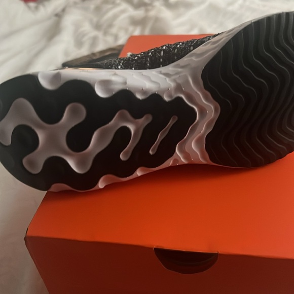 brand new Mens Nike React Phantom Run FK 2 black and white Nike sneakers - Picture 5 of 5